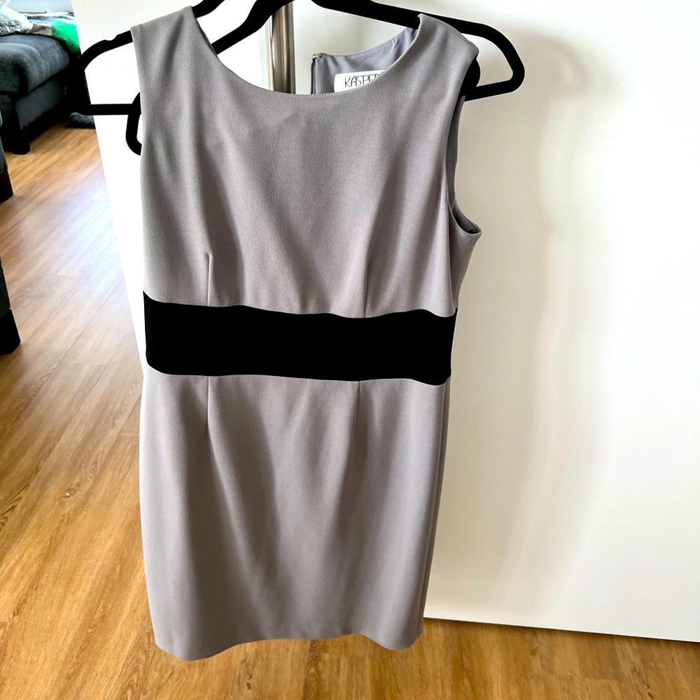 Beautiful KASPER dress size 12. Gray with black strap on waist. Very flattering!